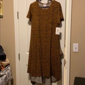 Lularoe Carly medium